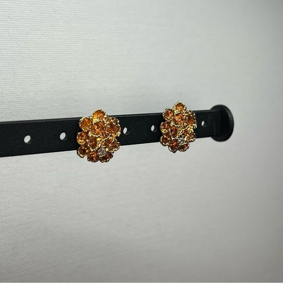 VINTAGE Avon Gold Tone Carnation Flower Clip On Earrings w/ Rhinestone - Picture 7 of 8